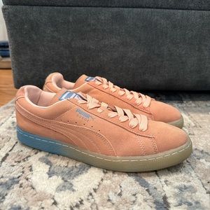 Men’s Puma suede pink/coral color. Size 7.5